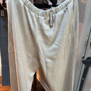 SKIMS Classic Fleece Pant in Oatmeal Heather – Medium– BNWT